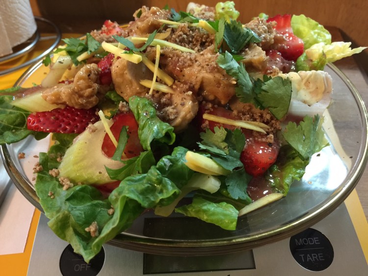 SALAD WITH MOSCATO GRAPE SAUCE